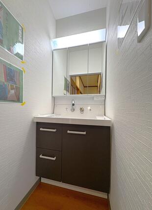 【中古物件リフォーム販売】空きスペースを有効活用！！清潔感のある洗面化粧台に大変身！