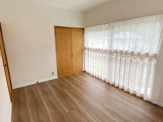 ２階の洋室もリフォーム。床や壁紙を新しく張り直し！