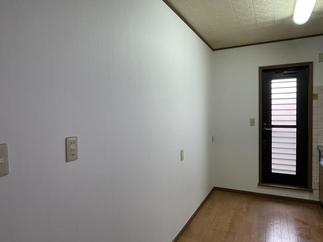 キッチンの壁紙貼替