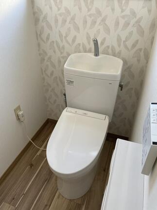 【トイレ内装リフォーム】～アクセントクロスで印象を一新～