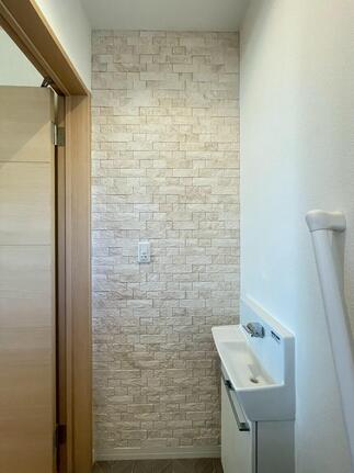 エコカラットプラス施工で空気環境も改善。統一感のあるトイレリフォーム