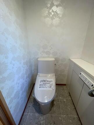 設備交換＋内装リフレッシュで明るいトイレ空間に