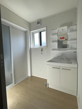 【洗面化粧室リフォーム】増築で実現。機能的で明るく