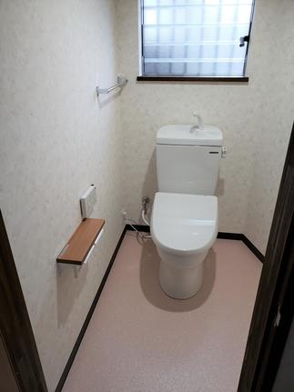 爽やかで明るい個室トイレ