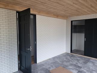 コンクリート調床タイルですっきりとしたお部屋に。