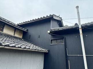 板金外壁を新たに。