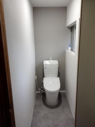シックで落ち着いたトイレ空間