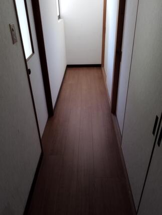 床の張替えを施した廊下