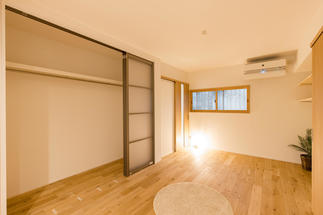 広々収納がある寝室