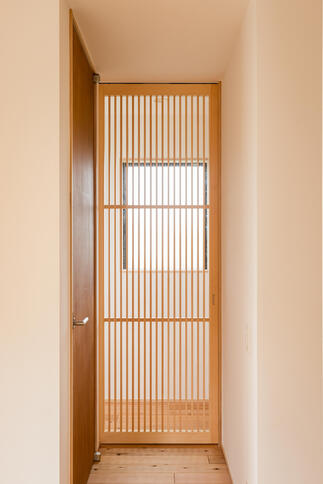 リビングと廊下の間のトビラ 