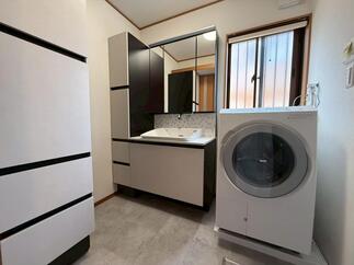 洗練された洗面化粧台