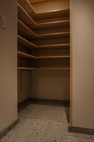 大谷石のある玄関タイル