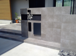 目線の高さを考えた塀。