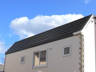 ヒーターに頼らない落雪対策。雪が落ちにくい屋根リフォーム