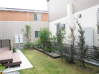 ウッドデッキでお庭に出やすく。