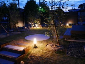 夜間も素敵にライトアップ。