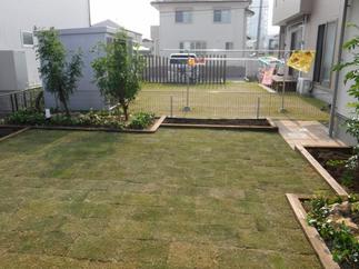 お庭を縁取る植栽スペース。