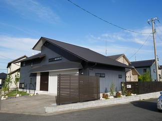 目隠しフェンスでプライバシーも確保。