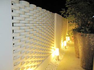 夜間ライトアップの様子。