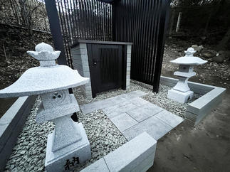 立派な石灯籠も付きました。