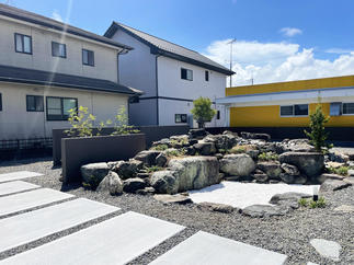 枯山水風のお庭