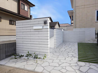 白でまとめたアプローチ