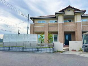 チグハグだったアプローチが統一感のある空間に