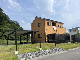 ウッドデッキのみだったお庭に彩りをプラス