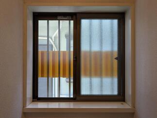 トイレ窓　施工前