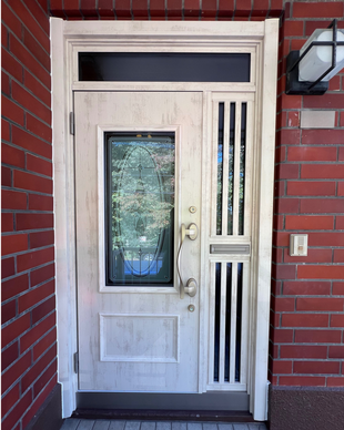 お家の顔となる玄関ドアを1日でリフォーム！