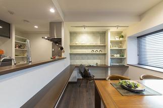 【L字カウンターで至福のひとときを】