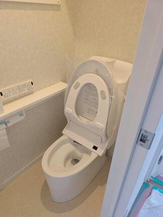 補助金を活用し、キッチン工事と同時にトイレ・内窓も施工