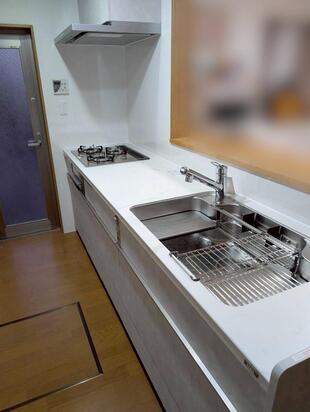 キッチン一新！プロペラファンからお手入れしやすい汚れんフードへ交換