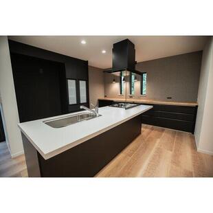 ３世帯が快適に暮らす、バリアフリーで温もり溢れる平家風の暮らし。