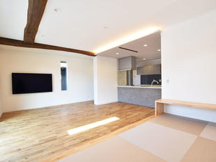 立派な梁を見せるデザインが魅力。家事ラク動線で子育てしやすい家