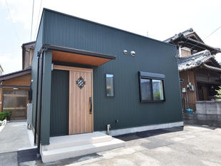 店舗から住居へリフォーム！コンパクトな住まいの中に工夫がいっぱいの家