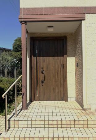 家の顔を一新！玄関ドア取替