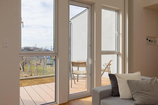 リビングの床から続いているかのような、シームレスなデザイン