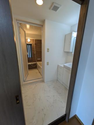 お風呂へつながる素敵な空間