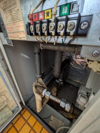 湯沸器交換工事　before