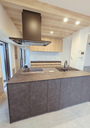 開放感と機能美を追求！K様邸 アイランドキッチンリノベーション