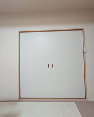 毎日の開け閉めを軽やかに、万が一の時も安心。K様邸の室内引戸交換工事（特注）
