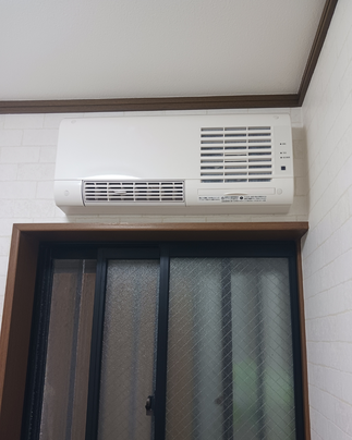 洗面暖房機