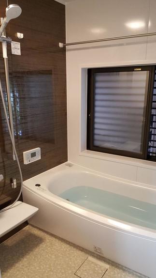 タイルの浴室から最新のシステムバスに