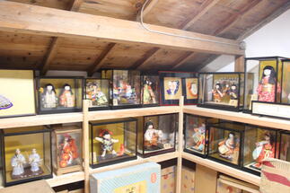 腐食していた床を修繕し、棚を新設しました。