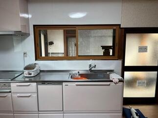 システムキッチン　食器洗い乾燥機。内窓インプラス取付け