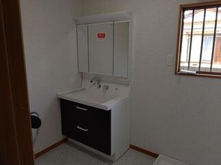 洗面化粧台　LIXILピアラ