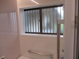 浴室窓　交換