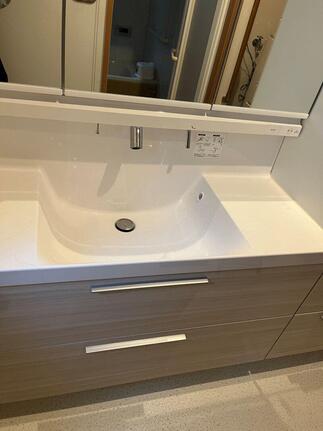 LIXIL洗面化粧台クレヴイ、LIXILタッチレス水栓「ナビッシュ」