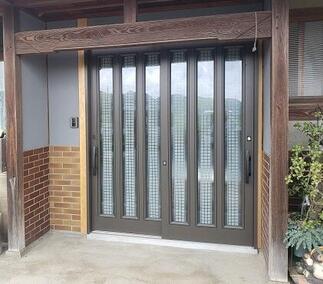【玄関】LIXIL製断熱玄関引戸に交換